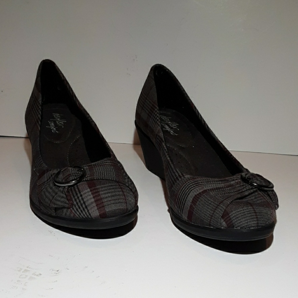 Dexflex Comfort gray/wine plaid wedge heels